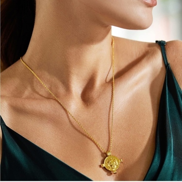 Gold 18k Gold Plated Figure Pendant Chain Necklace - Picture 1 of 3